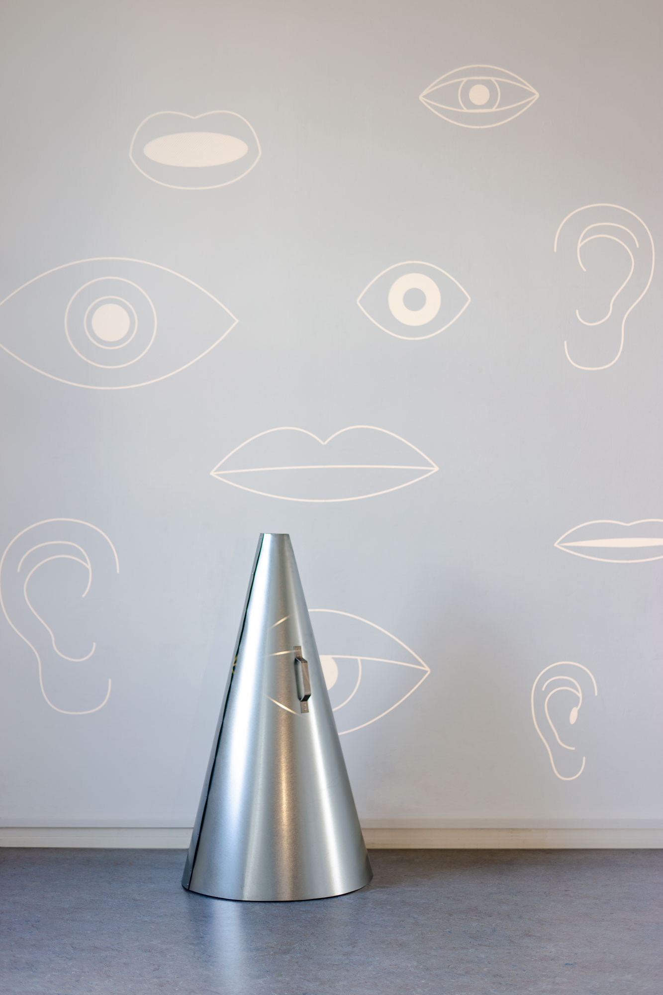 III &mdash; The megaphone helps you to convince everybody of your opinion.